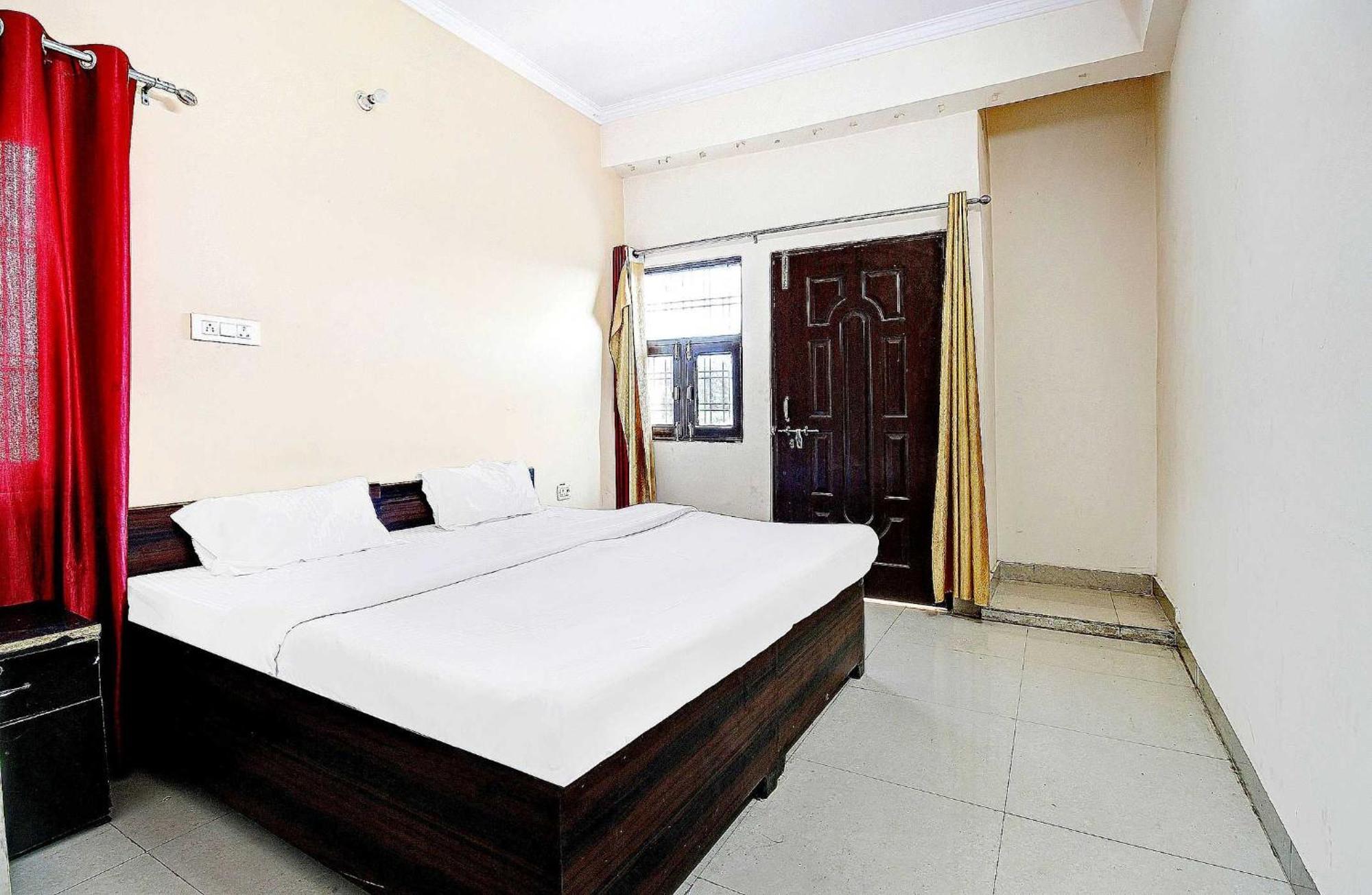Hotel O Jr Hotel Лакнау Екстериор снимка