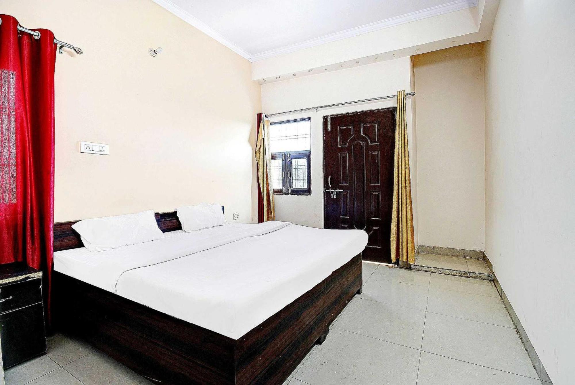 Hotel O Jr Hotel Лакнау Екстериор снимка