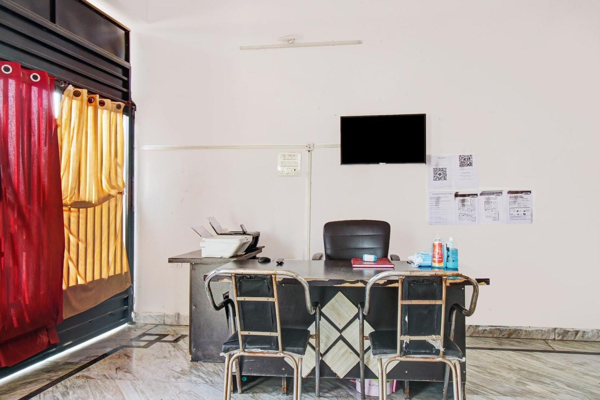 Hotel O Jr Hotel Лакнау Екстериор снимка