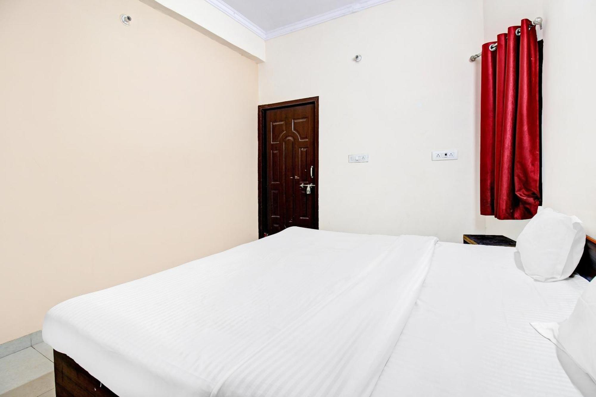 Hotel O Jr Hotel Лакнау Екстериор снимка