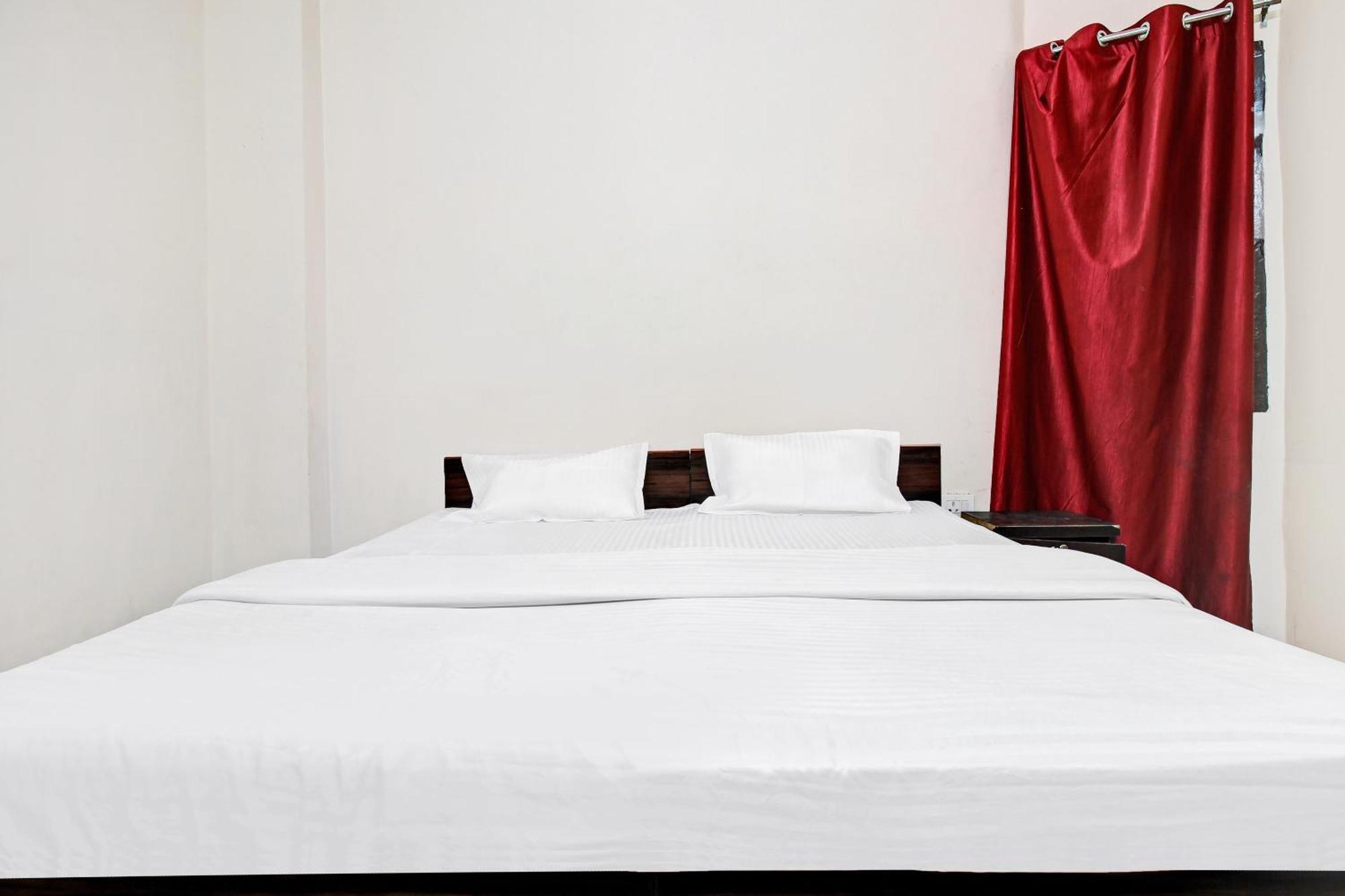 Hotel O Jr Hotel Лакнау Екстериор снимка