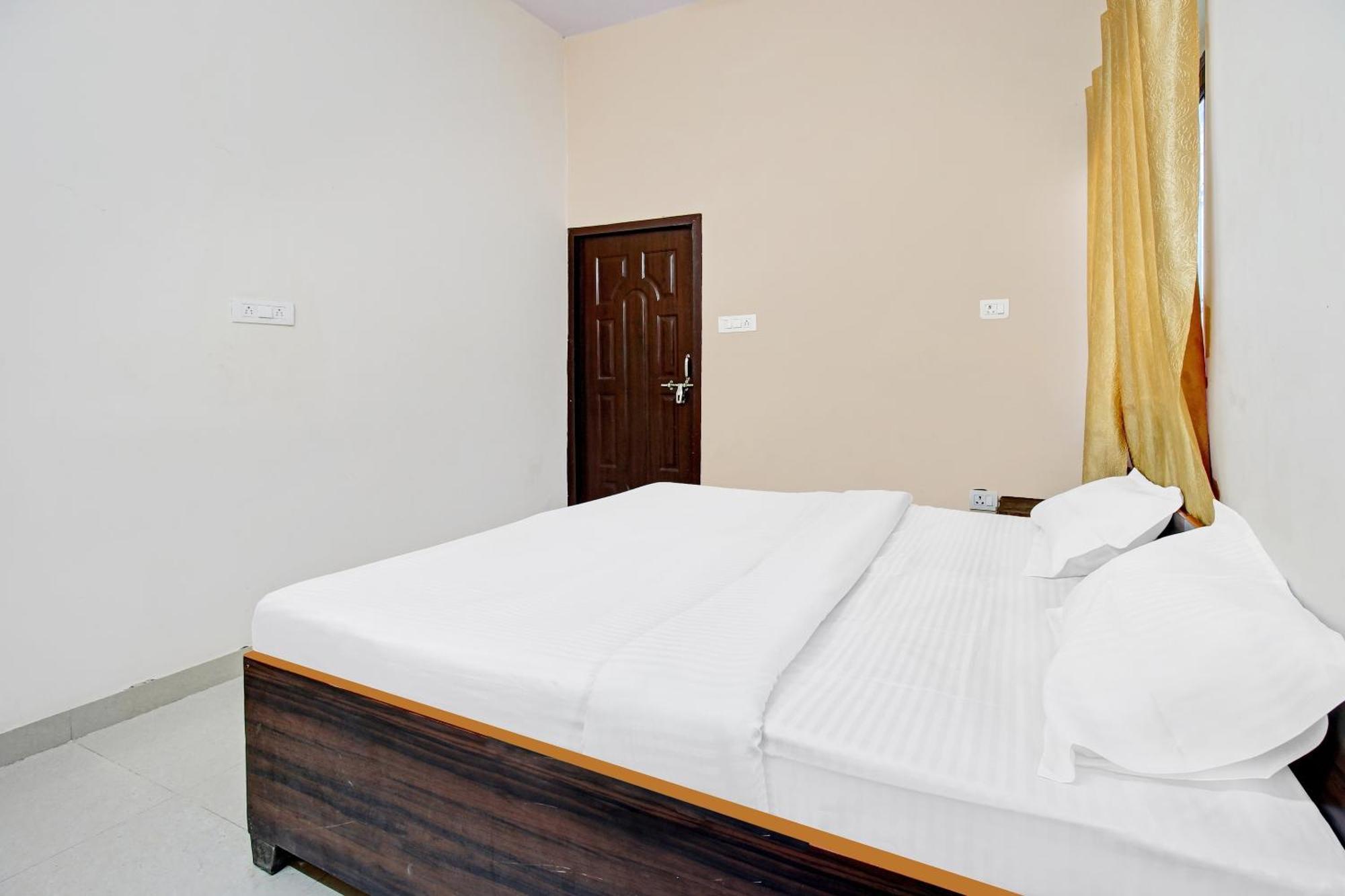 Hotel O Jr Hotel Лакнау Екстериор снимка