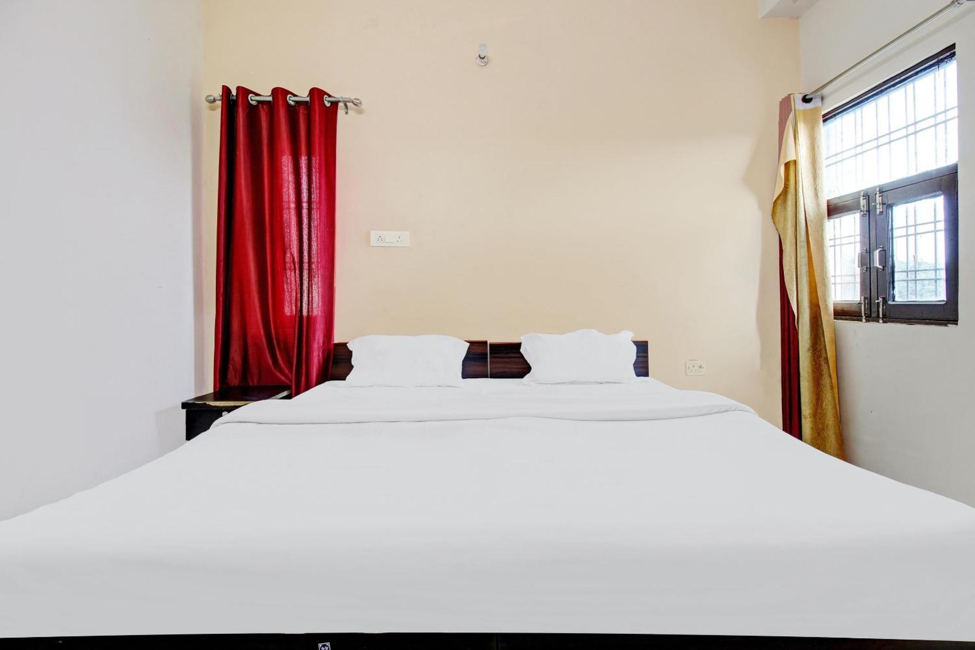 Hotel O Jr Hotel Лакнау Екстериор снимка
